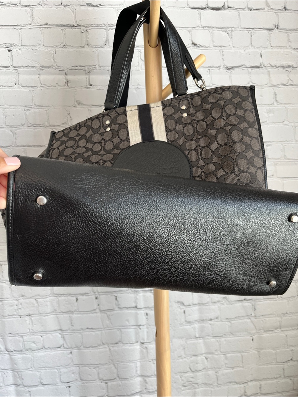 Coach Dempsey Tote 40 In Signature Jacquard with Strip and Patch - Picture 10 of 13